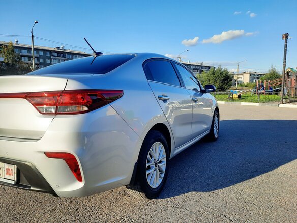 2017 Kia Rio IV, серебристый, 1195000 рублей - вид 5
