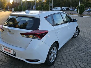 2017 Toyota Auris II Рестайлинг, белый, 1300000 рублей, вид 3