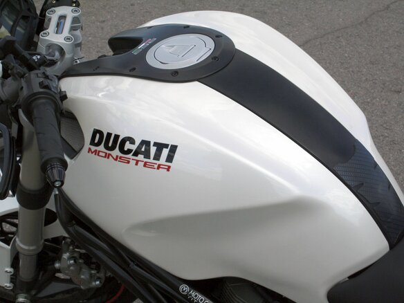 2009 Ducati Monster 696, белый - вид 9