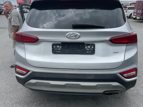 2020 Hyundai Santa Fe IV, серебристый, 3000000 рублей - вид 4