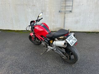2008 Ducati Monster 696, красный, 350000 рублей, вид 4