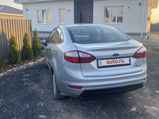 2015 Ford Fiesta Mk6 Рестайлинг, серебристый, 850000 рублей, вид 5