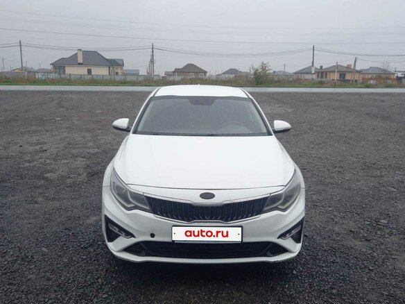 2019 Kia Optima IV Рестайлинг, белый, 1500000 рублей - вид 2
