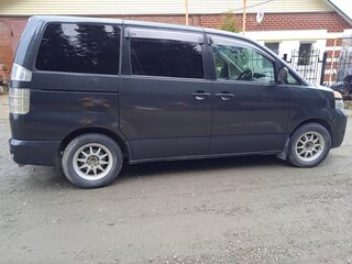 2001 Toyota Voxy I (R60), чёрный, 820000 рублей, вид 3