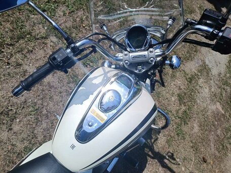 2023 Bajaj Avenger, белый, 220000 рублей, вид 2