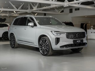 2026 Volvo XC90 B5 II Рестайлинг 2, серый, 12420000 рублей, вид 3