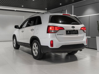 2015 Kia Sorento II Рестайлинг, белый, 1395000 рублей, вид 4