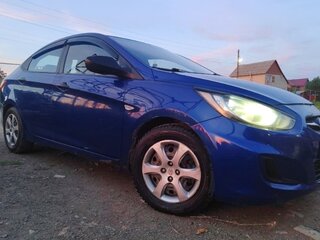 2011 Hyundai Solaris I, синий, 900000 рублей, вид 3