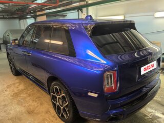 2021 Rolls-Royce Cullinan Black Badge I (Series I), синий, 45000000 рублей, вид 4