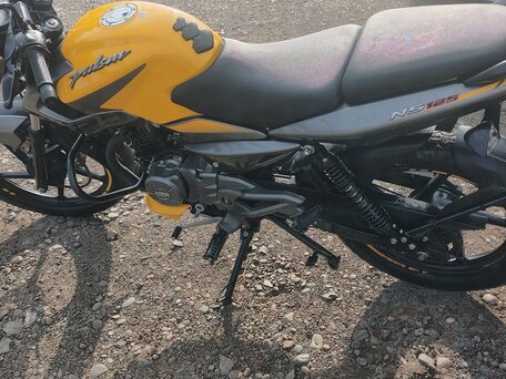 2022 Bajaj Pulsar NS 125, жёлтый, 166000 рублей, вид 4