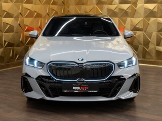 2023 BMW 5 серии 530i xDrive VIII (G60/G61/G68), серый, 7490000 рублей, вид 3
