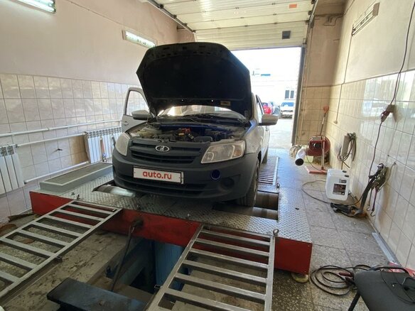 2012 Lada (ВАЗ) Granta I, серебристый, 360000 рублей - вид 20
