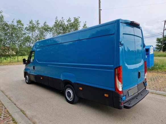 2018 Iveco Daily, синий, 2880000 рублей - вид 2