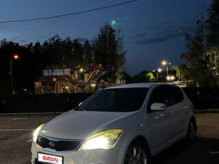 2011 Kia Ceed I Рестайлинг, белый, 700000 рублей, вид 1