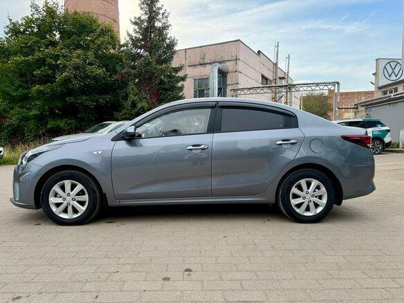 2020 Kia Rio IV Рестайлинг, серый - вид 3