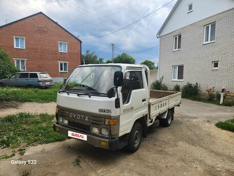 1990 Toyota Dyna, белый, 700000 рублей, вид 1
