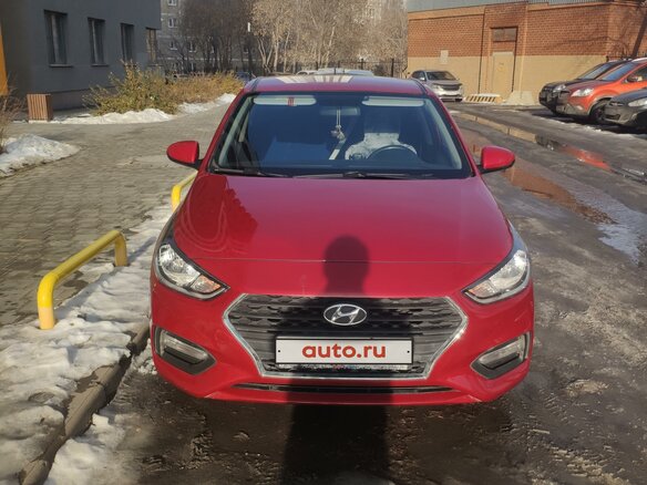 2018 Hyundai Solaris II, красный, 1650000 рублей - вид 4