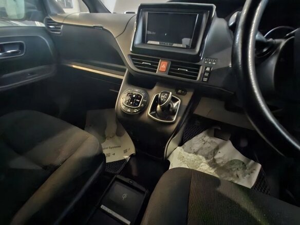 2014 Toyota Voxy III (R80), чёрный - вид 14