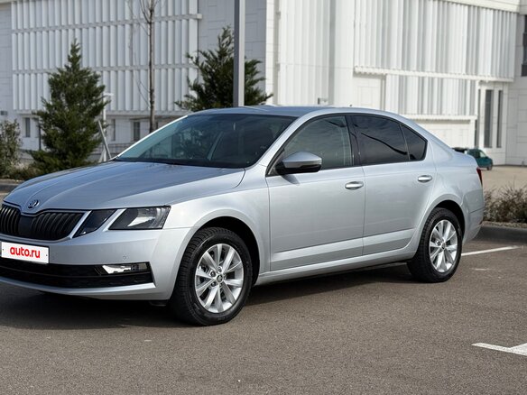 2018 Skoda Octavia III (A7) Рестайлинг, серебристый, 1790000 рублей