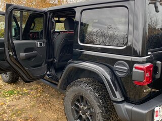 2020 Jeep Wrangler IV (JL), чёрный, 3500000 рублей, вид 3
