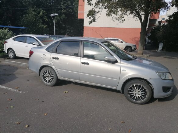 2017 Lada (ВАЗ) Granta I, серебристый, 550000 рублей - вид 2