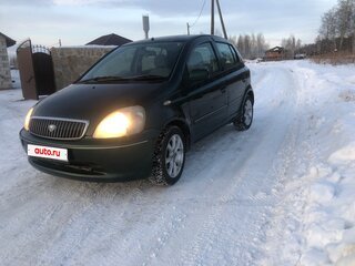 2001 Toyota Vitz I (P10), зелёный, 455000 рублей, вид 1