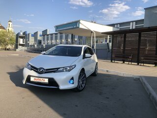 2012 Toyota Auris II, белый, 1050000 рублей, вид 2