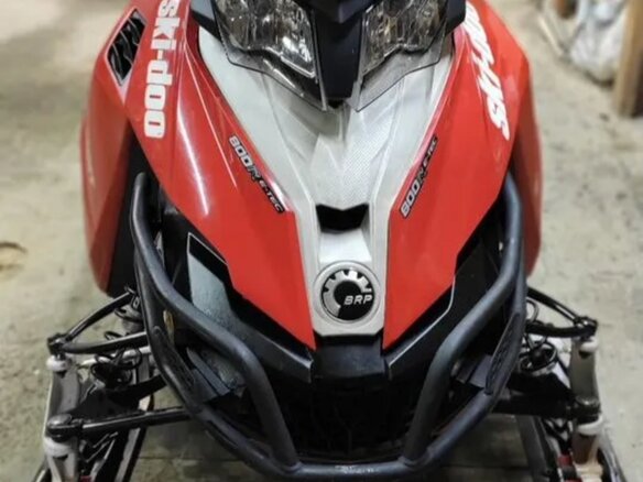 2014 BRP Ski-Doo Summit 800, красный, 650000 рублей