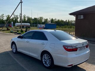 2014 Toyota Camry VII (XV50) Рестайлинг, белый, 2150000 рублей, вид 3