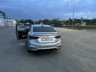 2017 Hyundai Solaris II, серебристый, 920000 рублей, вид 3