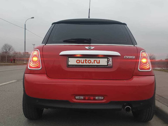 2013 Mini Hatch Cooper II (R56) Рестайлинг, красный - вид 5