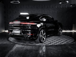 2026 Porsche Cayenne GTS Coupé III Рестайлинг, чёрный, 22490000 рублей, вид 3