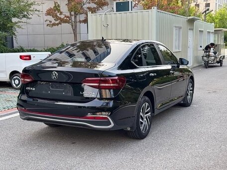 2022 Volkswagen Lavida III Рестайлинг, чёрный, 1450000 рублей, вид 5