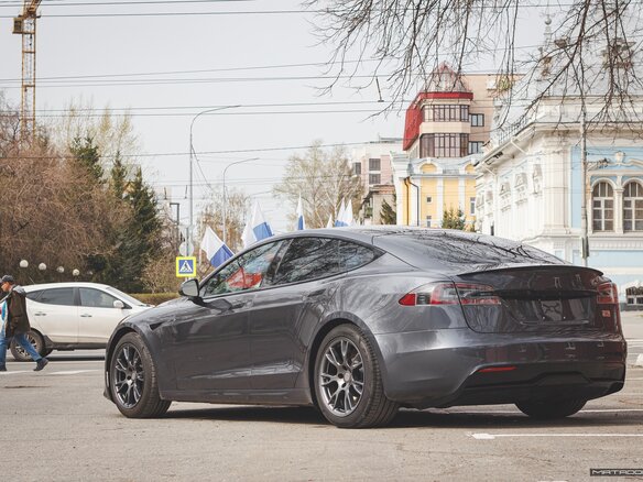 2021 Tesla Model S Plaid I Рестайлинг 2, серый, 7999000 рублей - вид 17