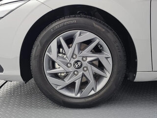 2023 Hyundai Avante VII Рестайлинг, серебристый, 1670000 рублей, вид 5