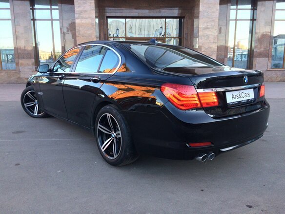 2010 BMW 7 серии 730d V (F01/F02/F04), чёрный - вид 4
