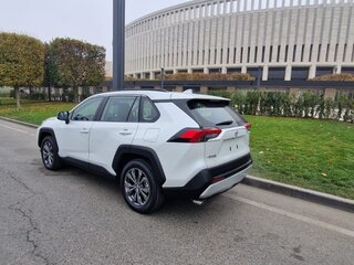 2023 Toyota RAV4 V (XA50), белый, 4050000 рублей, вид 4