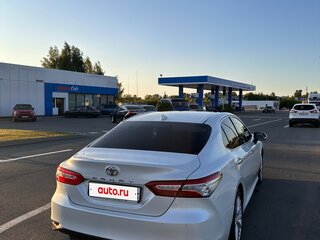 2018 Toyota Camry VIII (XV70), белый, 2300000 рублей, вид 2