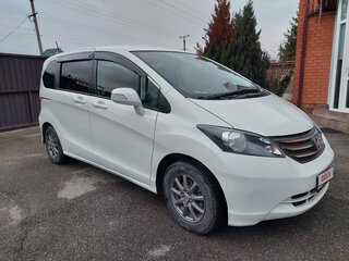2010 Honda Freed I, белый, 1130000 рублей, вид 4