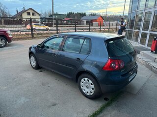 2004 Volkswagen Golf V, серый, 390000 рублей, вид 2
