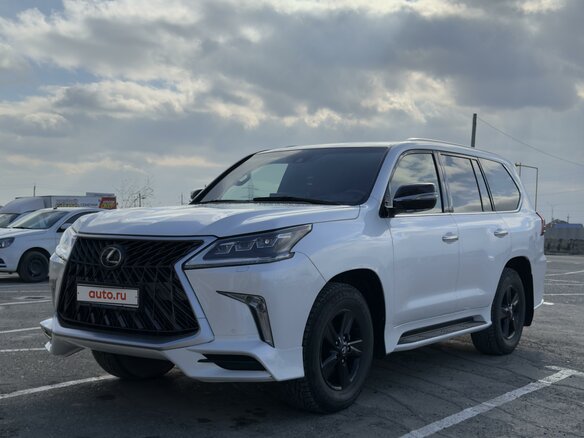 2016 Lexus LX 570 III Рестайлинг 2, белый, 9300000 рублей