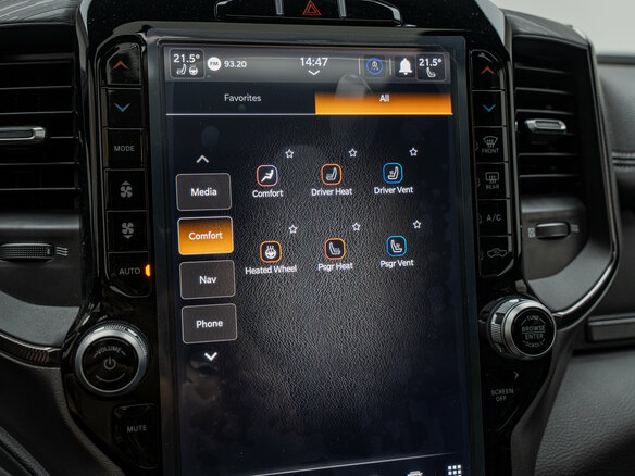 2024 Ram 1500 Crew Cab eTorque V, серый, 10990000 рублей - вид 19