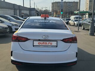 2021 Hyundai Solaris II Рестайлинг, красный, 1400000 рублей, вид 4