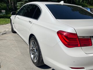 2012 BMW 7 серии Long 750Li xDrive V (F01/F02/F04), белый, 1850000 рублей, вид 2