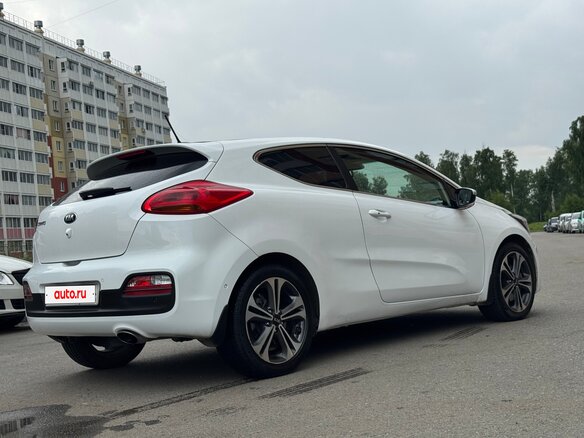 2016 Kia Ceed II Рестайлинг, белый, 1500000 рублей - вид 3