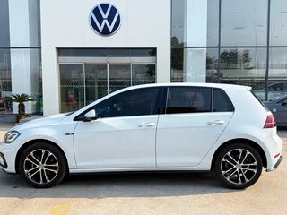 2020 Volkswagen Golf VII Рестайлинг, белый, 1369100 рублей, вид 4