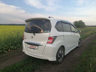 2015 Honda Freed I Рестайлинг 2, белый, 1300000 рублей, вид 3