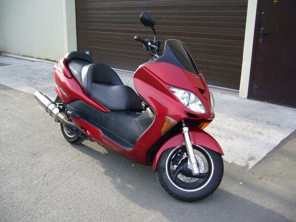 2005 Honda Forza, красный