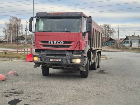 2011 Iveco Trakker, красный, 2700000 рублей, вид 1