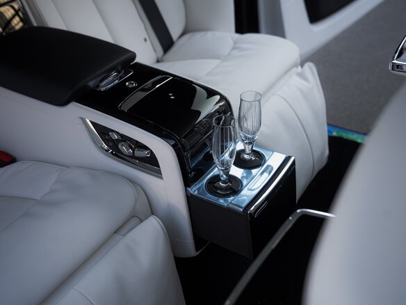 2026 Rolls-Royce Phantom Extended VIII Рестайлинг (Series II), чёрный, 86000000 рублей - вид 33